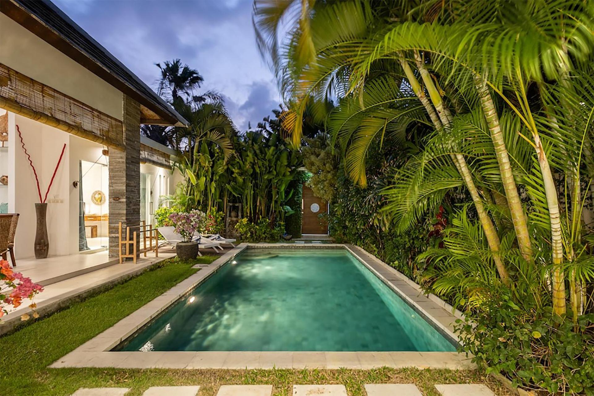 Villa Lotus By Optimum Bali Villas Семиняк Екстериор снимка