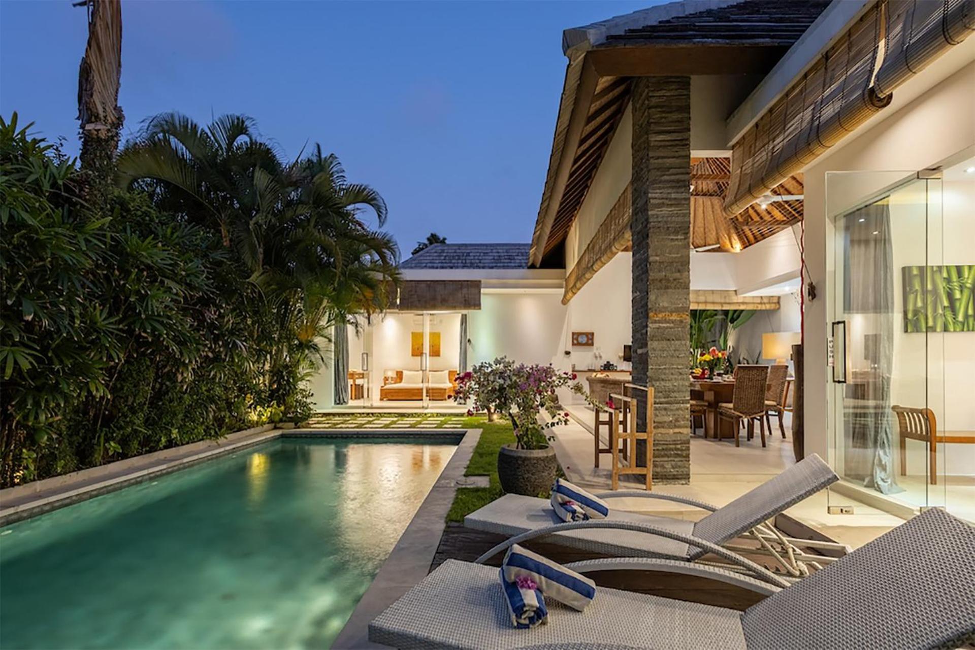 Villa Lotus By Optimum Bali Villas Семиняк Екстериор снимка