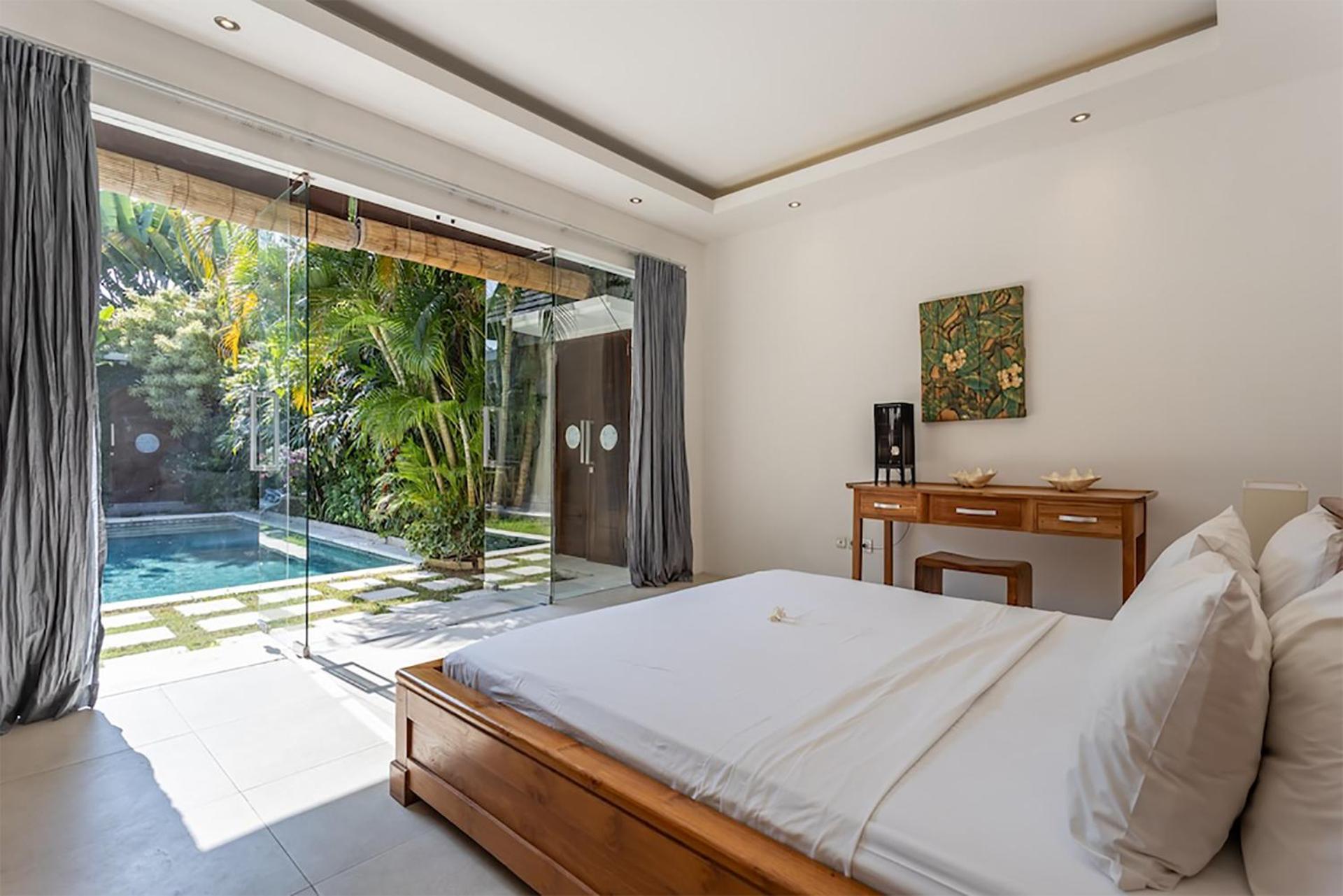 Villa Lotus By Optimum Bali Villas Семиняк Екстериор снимка