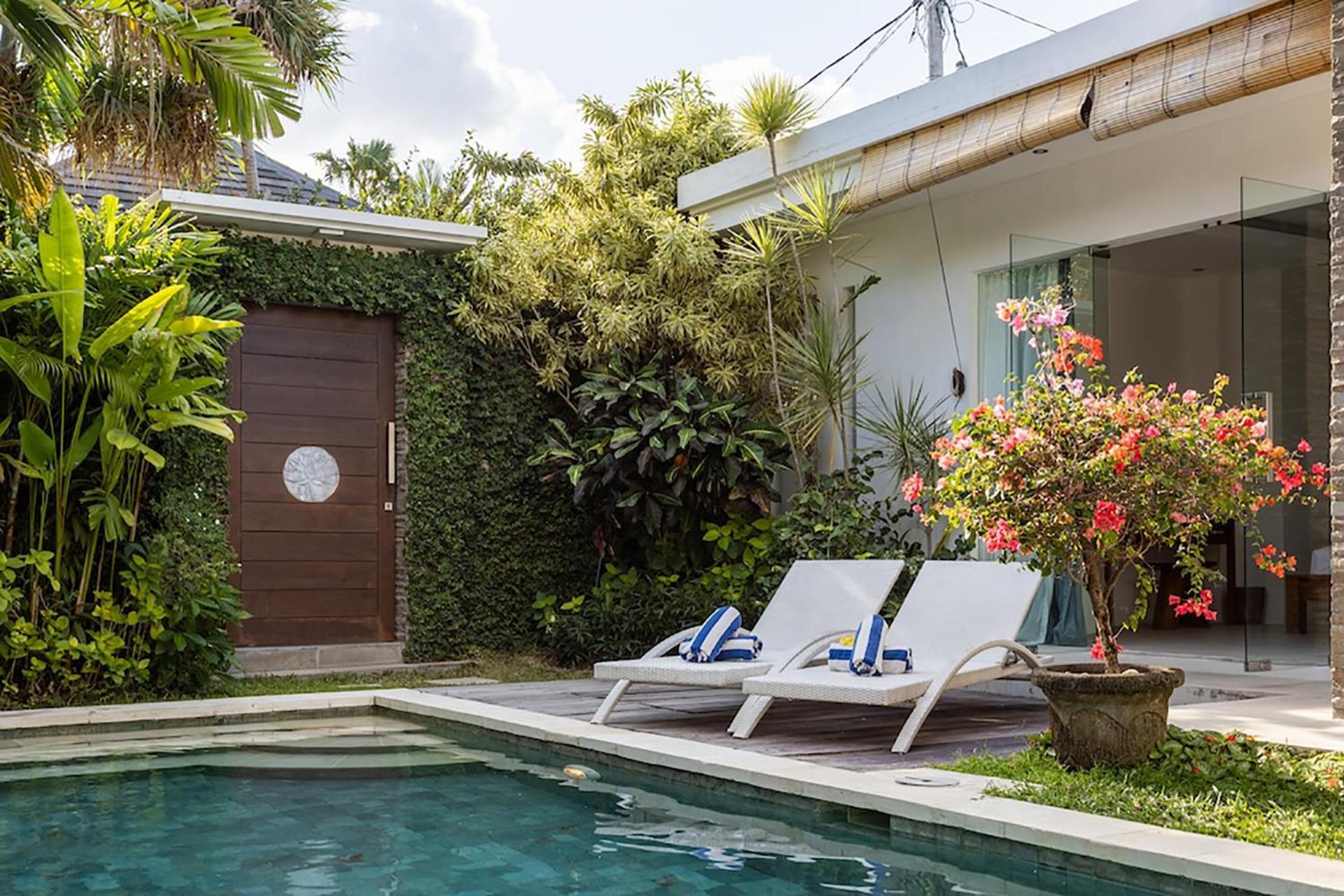 Villa Lotus By Optimum Bali Villas Семиняк Екстериор снимка