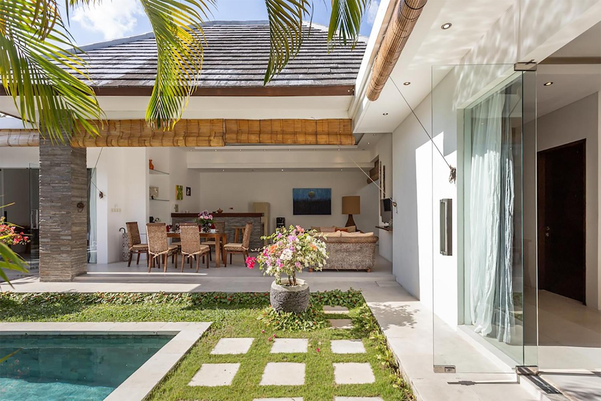 Villa Lotus By Optimum Bali Villas Семиняк Екстериор снимка