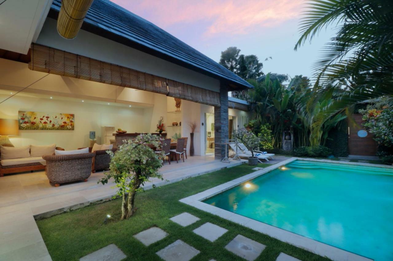 Villa Lotus By Optimum Bali Villas Семиняк Екстериор снимка